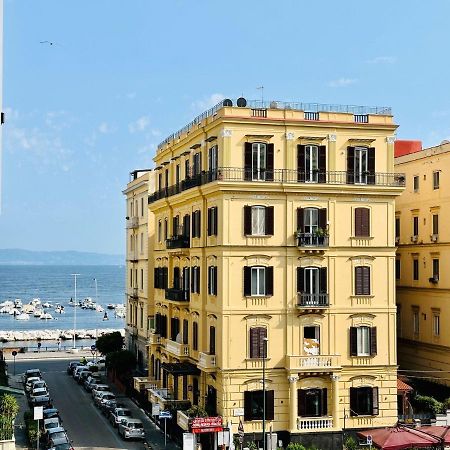 Family Relax Caracciolo Bed & Breakfast Napoli Dış mekan fotoğraf