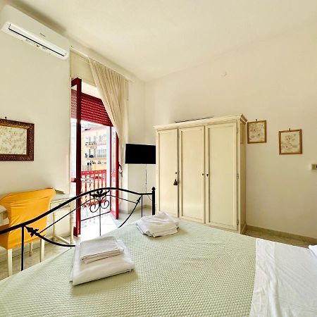 Family Relax Caracciolo Bed & Breakfast Napoli Dış mekan fotoğraf
