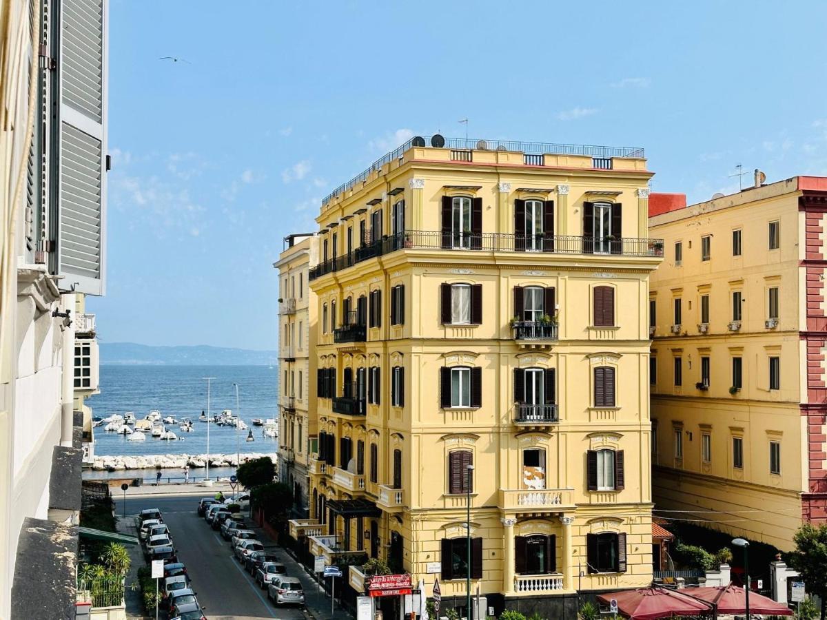 Family Relax Caracciolo Bed & Breakfast Napoli Dış mekan fotoğraf