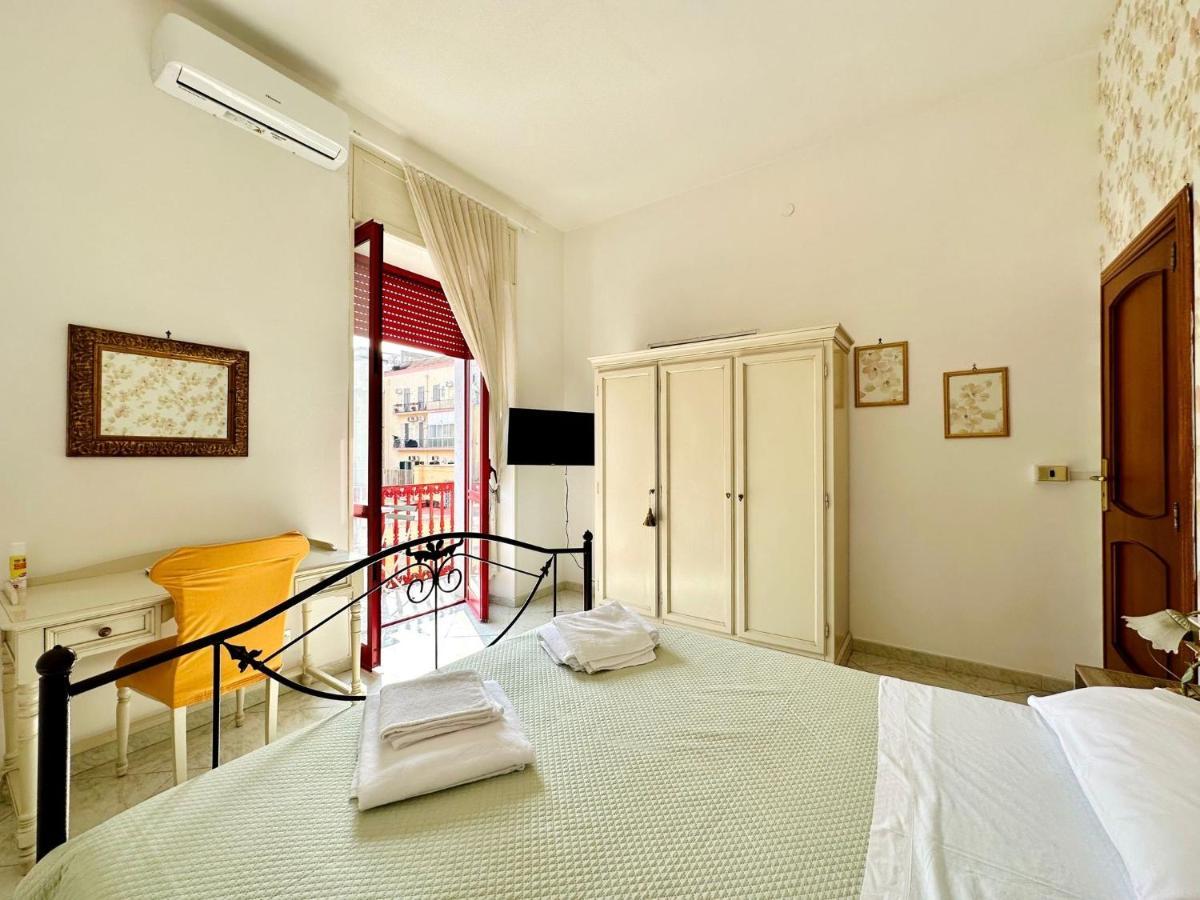 Family Relax Caracciolo Bed & Breakfast Napoli Dış mekan fotoğraf
