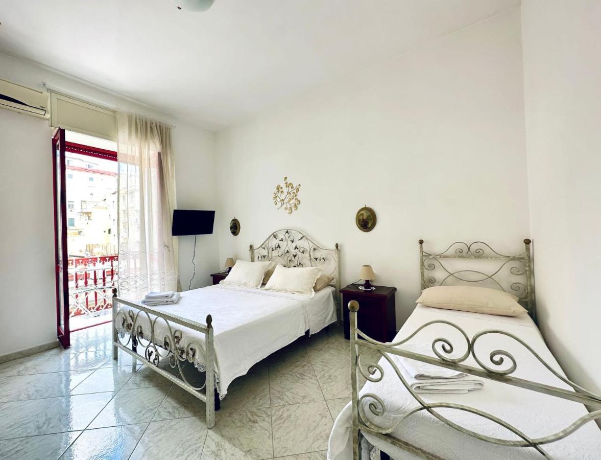 Family Relax Caracciolo Bed & Breakfast Napoli Dış mekan fotoğraf